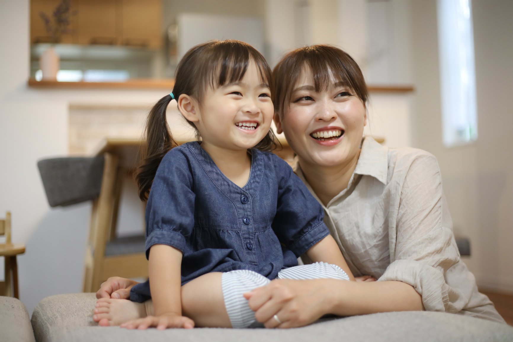 parent and child watching tv